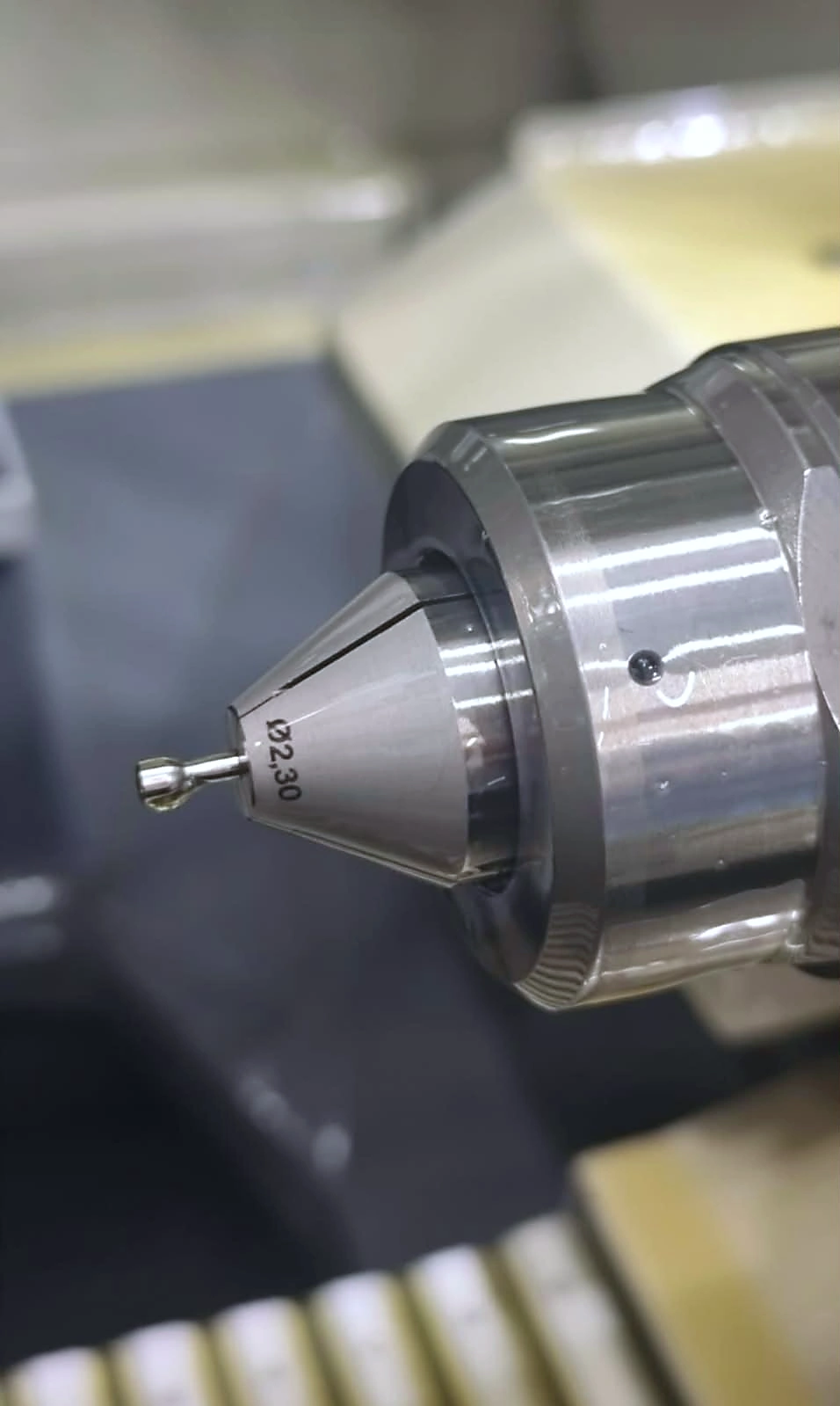Pinça Braita Ø2,30 fixando ferramenta de pequeno diâmetro na máquina